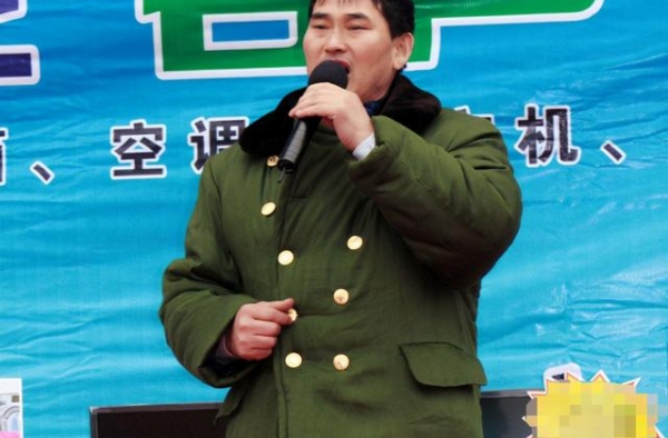 朱之文出行高铁商务座，3个助理贴身陪伴，遭讽刺终于露出真面目