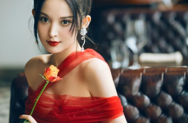 古力扎娜这复古风情妆容美翻了！6个技能！360度无死角的美