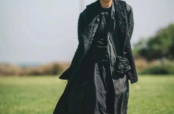 任达华首获视帝：娶小12岁超模，23年零绯闻，65岁还在拼