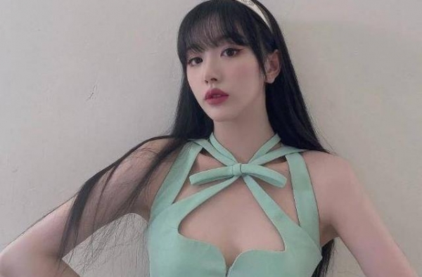 撞衫定输赢，谁丑谁尴尬？姜贞羽孔雪儿、杨幂唐嫣撞衫，谁更美？