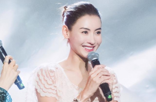 演员张柏芝已经40岁了，生完三个孩子后，由“烈酒”变“浓茶”