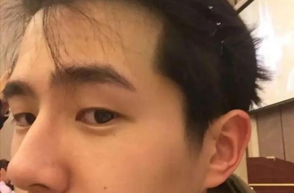 吴京被称为钢铁直男，白敬亭表示不服，他能找到女朋友算我输