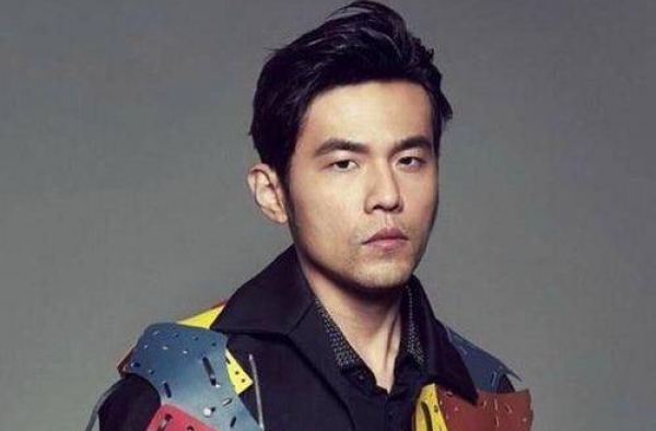 中二少年追星成功！费曼晒周杰伦回复自己的截图
