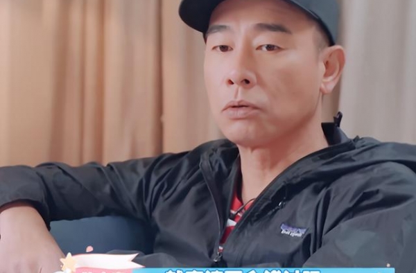 陈小春给宝宝洗澡吓坏应采儿，新手爸妈应如何护理新生儿？