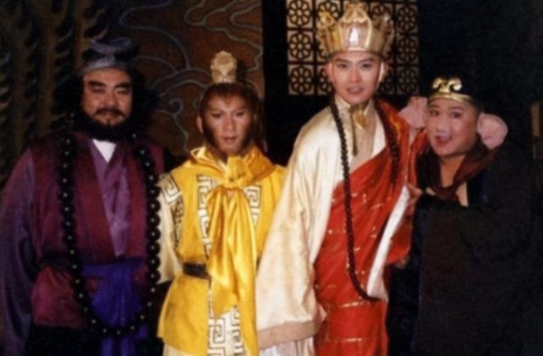 《西游记后传》20年了，乔灵儿容貌不变，他成了抗日剧演员