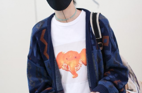 王菲女儿新造型曝光，“绿光洋葱头”太吸睛，洒脱任性天后范十足