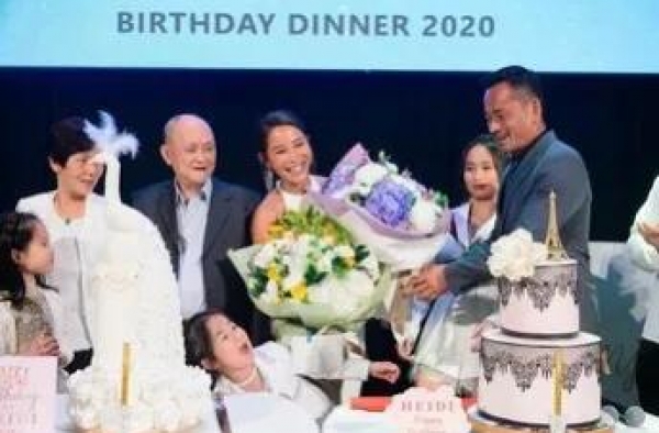 洗米华送20克拉钻戒为太太庆生，洗米嫂露出胜利笑容：幸运是我