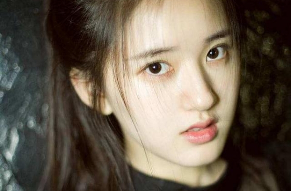 有红必有黑，如何看待当红女星赵露思表白肖战，拉踩赵丽颖？