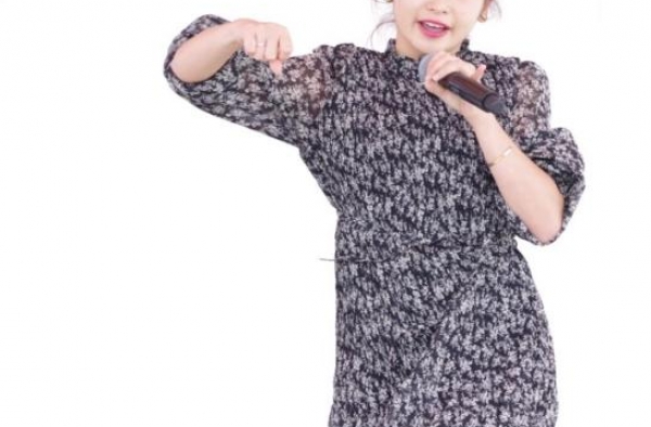 20岁女星宣布怀孕，距宣布结婚仅过2个多月，称已感受到胎动