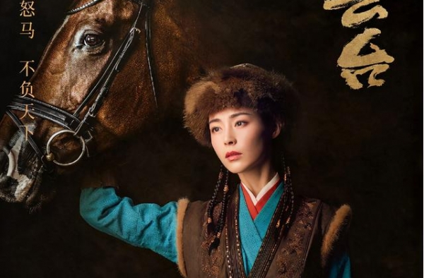 她和吴亦凡演情侣，在《琅琊榜》中成王凯妃子，今搭档唐嫣被骂老
