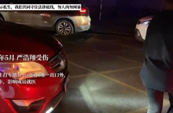 十六岁爱豆被私生挤倒人群，险些发生踩踏事件，成员暴怒喊话回怼