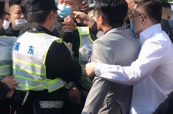 网红辛巴再翻车？高价燕窝全是糖水，买家爆料却遭威胁谩骂