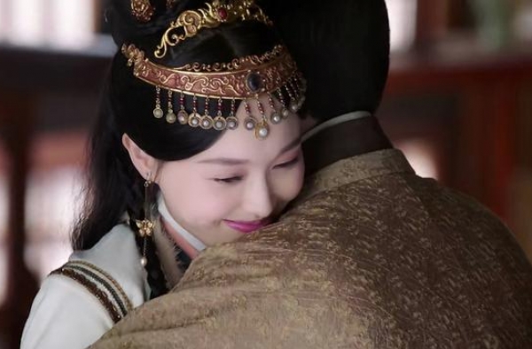 燕云台：燕燕被迫嫁给耶律贤，心死犹如行尸走肉，耶律贤说愿意等