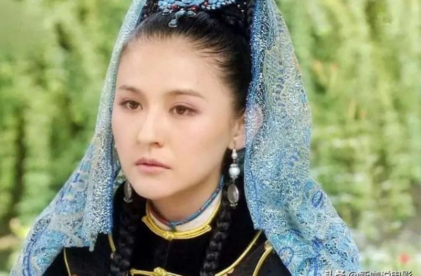 那个“穿吊带”火出圈的热依扎，怎么样了？