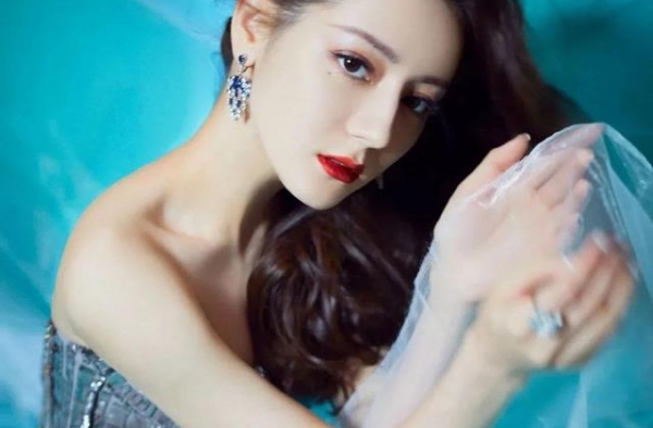 热巴被吐槽像杰克船长，多款造型成反面案例，同款女生要小心雷区