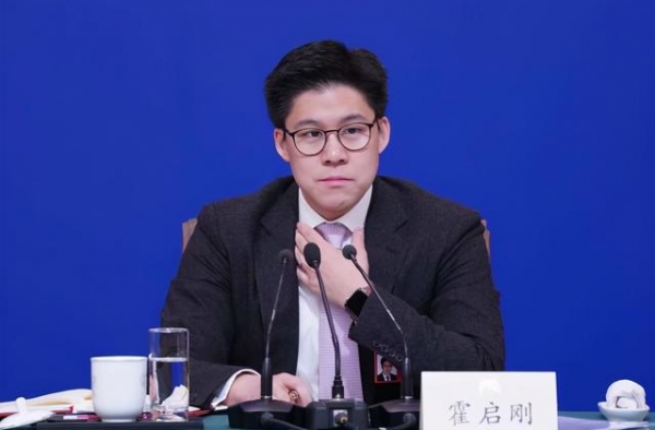 男子参加相亲节目，一出场就全灭灯，没想到他却是刘銮雄的儿子