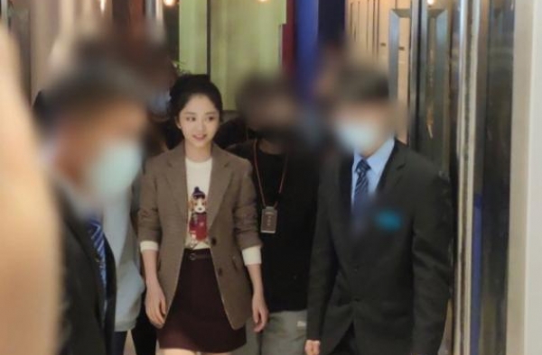 30岁谭松韵状态太绝，扎高马尾化身元气少女，网友：连生图都美