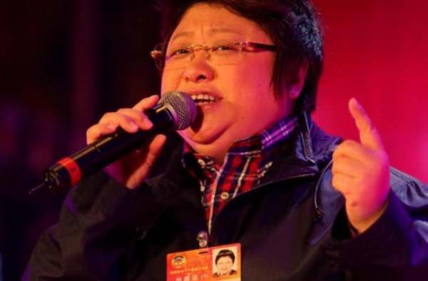 韩红暴瘦被传病重住院？终于等来本人亲自晒照回应：我身体很健康