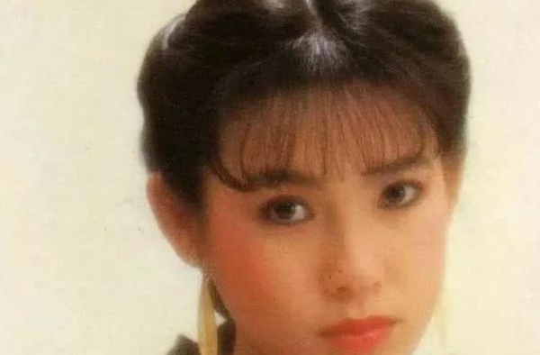 曾是初代名模，为传宗接代19次试管被抛弃，63岁的她仍很乐观