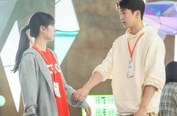 梨泰院2.0版，裴秀智南柱赫边创业边恋爱，爱情事业两手抓