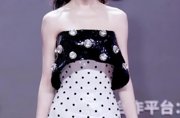 去掉美颜滤镜之后，唐嫣状态大不如前，真进剧组养胎了？