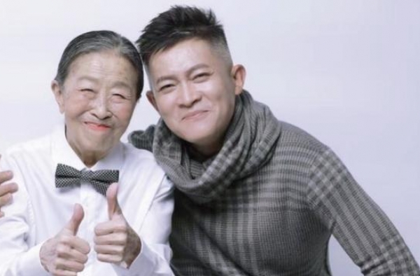 “丑娘”张少华以前是校花？看到她年轻的照片，果然不是开玩笑