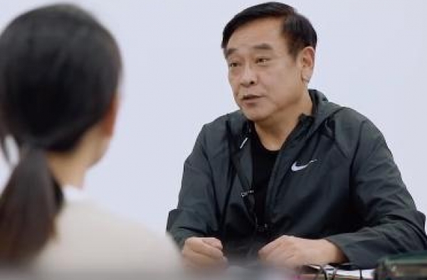 尔冬升自曝爱看《乡爱》？骄傲称是首批看的人，网友直呼太意外