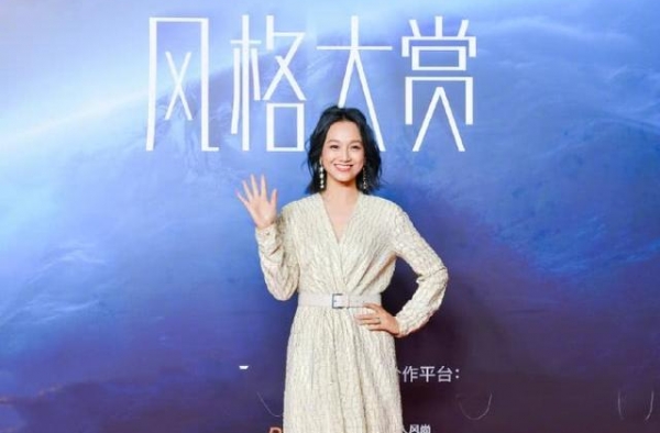 李小冉成红毯新贵！职场装走红毯成大佬，更秒杀倪妮迪士尼公主裙