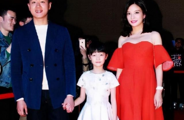 赵薇“女儿”长大了！年仅十二岁就成时尚达人，引发网友热议