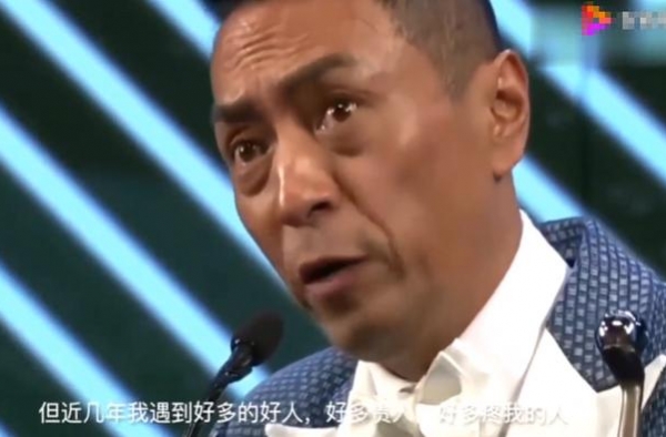 54岁影帝自曝没见过生父，30年龙套姓氏存疑，身家过亿不生娃