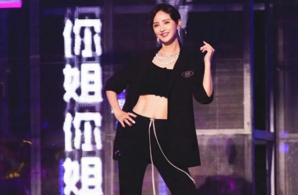 半个月能瘦20斤的她又把自己虐出腹肌马甲线了