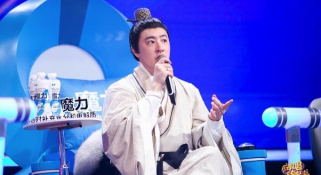 “最美玉兔精”李玲玉亮相嗨唱，韩雪张萌凤凰传奇同台“斗歌”