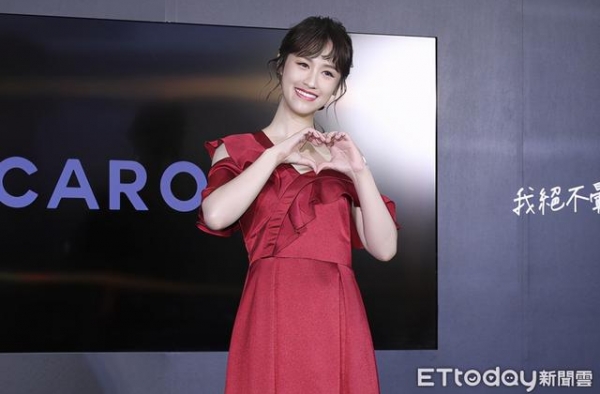 Sandy松口右手无名指金戒意义　稳交CEO男友4年曝进度
