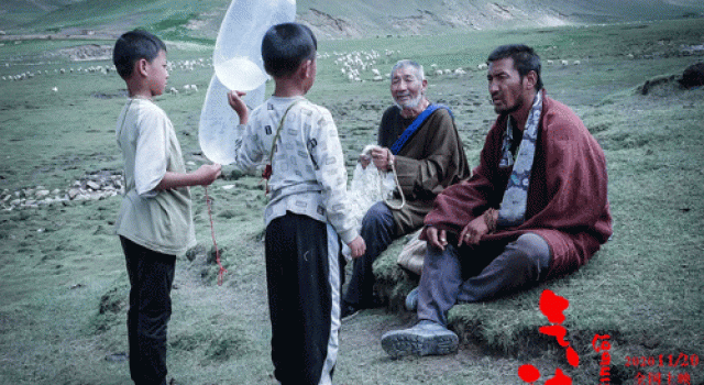 万玛才旦的白气球与红气球