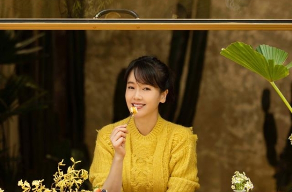 左小青《走在回家的路上》念亲恩谢师恩