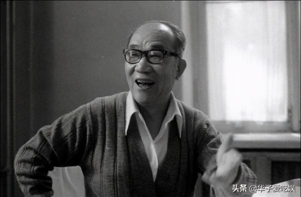 侯宝林徒弟李如刚收徒，侯耀华以掌门人身份出席，如今地位很尴尬