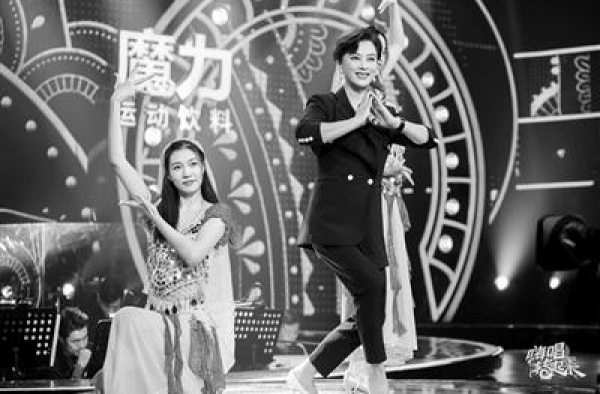 57岁的李玲玉自曝要和20岁的儿子“同步走”