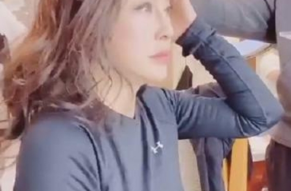 65岁刘晓庆脸部僵硬，还在拼命接戏，依然在演20岁的少女