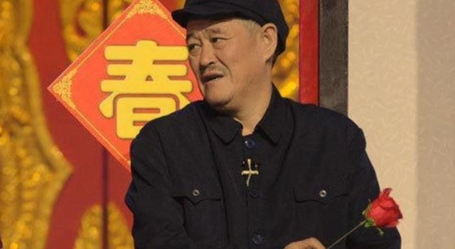 赵本山儿女上台录节目，全程看台词遭嘲讽，和大衣哥儿子没法比
