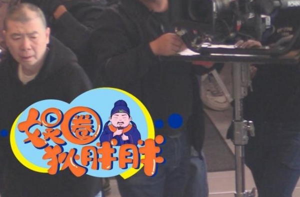 62岁冯小刚剧组发飙，面容憔悴却发怒暴走，此前曾骂哭服务员
