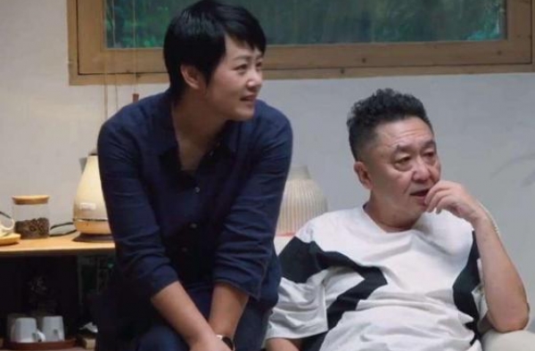 于谦晒二胎儿子照片，长腿抢镜气质过人，网友却集体喊话郭德纲？