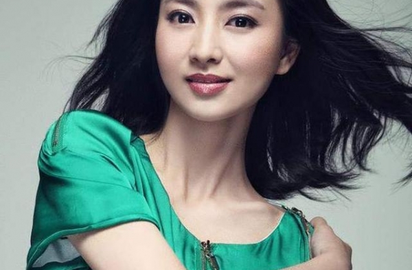 甄嬛传中沈眉庄扮演者，新剧中演四皇子的母亲，真实年纪相差8岁