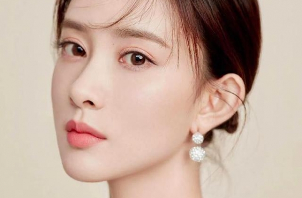 拍古装戏涂指甲油，被郭敬明骂网红脸，这位女演员不火是有原因的