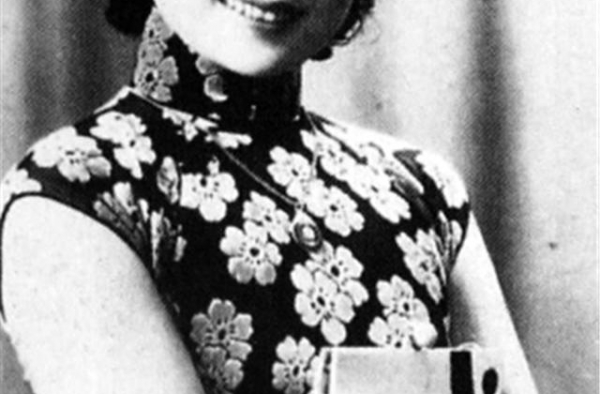 中国第一代武侠女星范雪朋，父亲早逝，两次婚姻，66岁去世