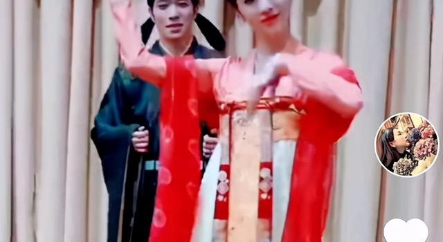 李思思晒与朱广权古装照，搭配情歌默契对视，被网友误认是夫妻