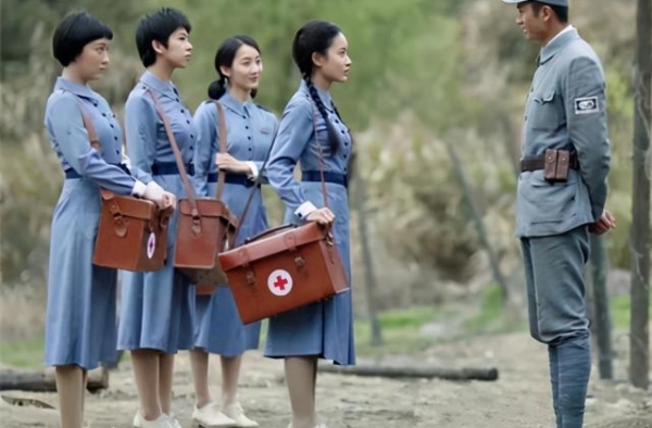 裙子毁了《亮剑3》，但抗战时确有女兵穿裙子！一代代裙装美翻了