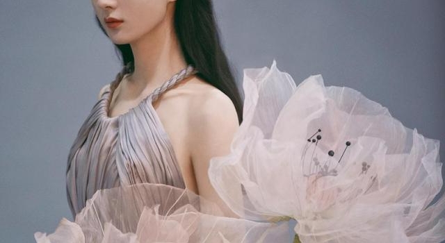 赵丽颖花间仙意时尚大片：唯美动人、优雅高贵！