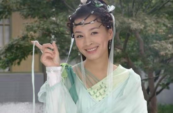 张庭女儿丑上热搜，被指不如丈夫前妻女儿好看？张庭霸气回怼护女