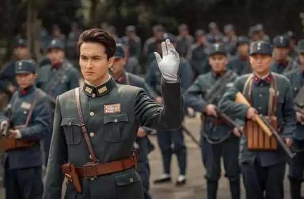 雷剧《雷霆战将》停播，偶像剧套路被人民日报等官媒相继发文批评