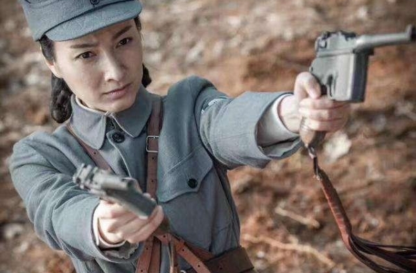 “东华帝君”演偶像版《新亮剑》，被人民日报痛批，最新回应来了